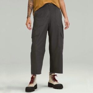 Lululemon Light Utilitech Cargo Pocket High-Rise  Crop Graphite Grey Size 32